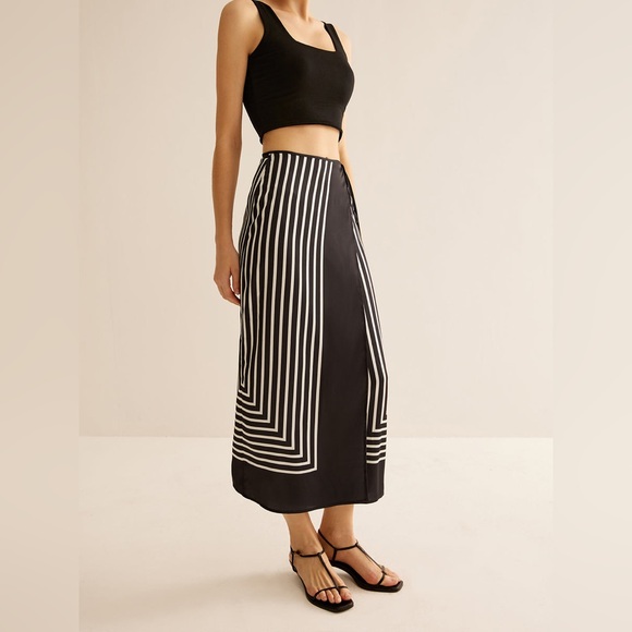 Commense‎ Geometric Pinstripe Satin Wrap Tie Skirt size M/6 - Picture 4 of 6